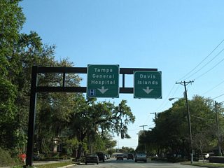 Overheads posted south of Azeele Street direct drivers southward onto the bridge linking Hyde Park Avenue with Davis Boulevard.