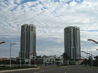 Meridian Avenue runs alongside a CSX Railroad yard south from the turn of U.S. 41 Business/SR 60 east at Jackson Street toward Harbour Island.