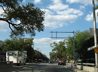 An overhead previously directed motorists on Plant Avenue north onto Verne Street for Bayshore Boulevard leading south to Ballast Point and South Tampa.