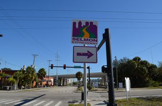 Jefferson Street heads south six blocks from Twiggs Street to an eastbound on-ramp to the Selmon Expressway. Connections with Brorein Street there lead drivers to SR 618 west as well.