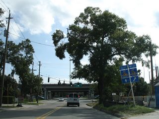 This set of Tampa Crosstown Expressway trailblazers preceded to the westbound on-ramp to SR 618 at Cleveland and Willow Avenues. They were replaced by 2012.