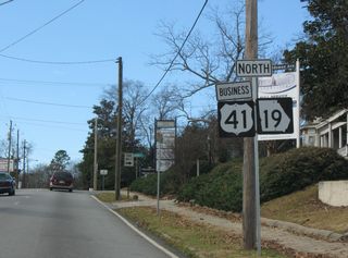 Confirming markers posted west of I-75/SR 540 along Hardeman Avenue ahead of Pursley Street.