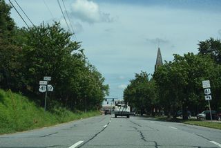 U.S. 41BU/SR 19 turn northward onto College Street east of Arlington Place.