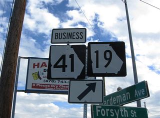 The SR 41BU and SR 19 shield assembly where Vineville Avenue east becomes Forsyth Street was eventually replaced with an erroneous U.S. 41/SR 19 shield.