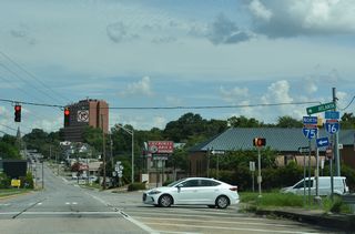 U.S. 41BU/SR 19 (Forsyth Street) enter a split diamond interchange with I-75/SR 540 a short distance after the separation with Hardeman Avenue. Interstate 75 travels below grade northward to the exchange with I-16 east.