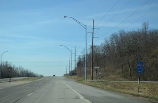 I-280 spans the Mississippi River across a tied arch bridge just south of Iowa 22 and ahead of Illinois 92 (Centennial Expressway) to Rock Island.