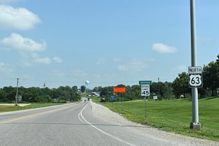 North of the split with Iowa 2, U.S. 63 travels Washington Street to Downtown Bloomfield.