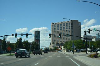 Front Street shifts northward away from parallel Broad Street from 3rd to 5th Streets.