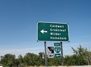 Signs for both Business Loop I-84 east and SH 19 west posted at Exit 27 from I-84/U.S. 20-26-30 west in Caldwell. Typically business loops are only acknowledged at one end from the parent route.