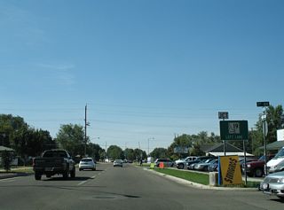 A small guide sign precedes the Business Loop I-84 junction with SH 19 (Simplot Boulevard) west at 3rd Avenue.