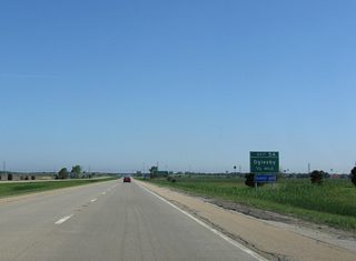 Entering the Oglesby city limits, Interstate 39 advances to within a half mile of the diamond interchange (Exit 54) with Walnut Street.