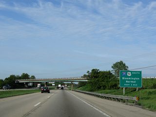 I-39/U.S. 51 turn south again in one mile at an unnumbered wye interchange.