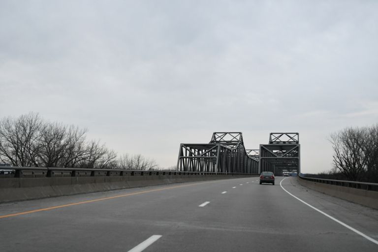 I-474/U.S. 24 west crossing the Shade-Lohman Bridge