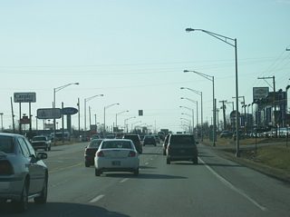 West of Thomas Road/Apple Glen Boulevard, Illinois Road consists of a four lane highway that continues west toward Interstate 69. Numerous car dealerships and shopping centers line the highway along its way toward the interstate. Illinois Road follows the original routing of SR 14 into the city of Fort Wayne.