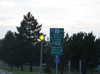 The Furnace Brook Rotary joins ramps with I-93 (Southeast Expressway), Furnace Brook Parkway and Willard Street in the city of Quincy.
New signs posted here removed the references for I-93/Route 3 and instead direct motorists staying on the rotary to Willard Street. Furnace Brook Parkway follows a winding path north and east paralleling Furnace Brook to Route 3A (South Artery).