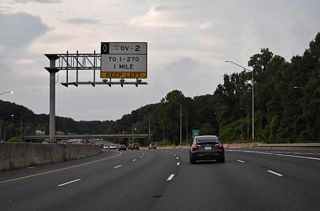 The innermost lane of northbound Interstate 495 transitions onto the HOV-2 lane for I-270 Spur north at Exit 38.