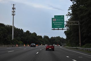 MD 190 (River Road) converges with the Capital Beltway just north of the wye interchange (Exit 40) with Cabin John Parkway. Inventoried as I-495X by MDOT, Cabin John Parkway is a limited access connector linking Clara Barton Parkway with I-495 north ahead of Exit 39 to River Road.