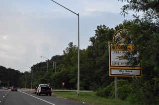 The Maryland welcome sign stands along I-495 northbound just beyond the Exit 41 gore point.