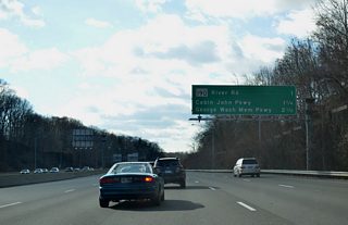 With the addition of traffic from Interstate 270 Spur south, Interstate 495 outer expands to five overall lanes on the approach to MD 190 (Exit 39). MD 190 (River Road) represents the first of the final three off-ramps in Maryland.