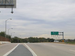 Interstate 895 southbound tunnel overhead placed at the Moravia Road northbound on-ramp to the Harbor Tunnel Thruway southbound.