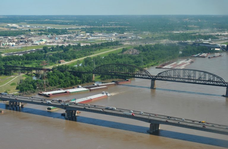 The Poplar Street Bridge taking I-55/64-U.S. 40 across the Mississippi River