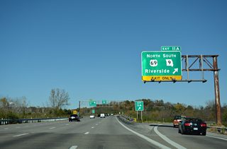 U.S. 69 turns east alongside the freeway along Missouri Route 9 south to adjacent Riverway Boulevard and Gateway Avenue. Route 9 runs east from Riverside to U.S. 169 and North Kansas City.
