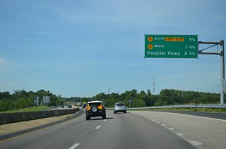 K-5 overlaps with Interstate 635 between the first two Kansas exits at Quindaro Bluffs in Kansas City. Parallel Parkway follows at Exit 6 from Northwest Kansas City.