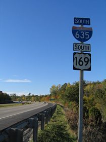 The U.S. 169 reassurance marker posted on I-635 south is erroneous as the route stays to the east along its own freeway south to North Kansas City. The I-635 shield here was eventually replaced, but the U.S. 169 marker remains.