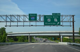 Route 9 upgrades to a freeway east from Exit 11A to North Kansas City. U.S. 69 briefly overlaps with the route before doglegging northeast via Gateway Avenue and Vivion Road to Northmoor and Gladstone.
