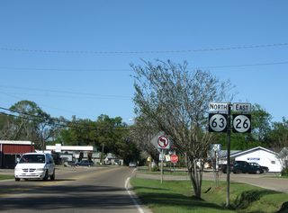 Reassurance markers still acknowledged the overlap of MS 26 east / MS 63 north beyond their former overlap. These were still posted in 2016.