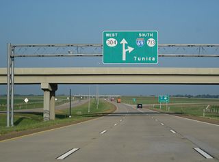 MS 304 extends another 3.16 miles from I-69 along a freeway to MS 3 and U.S. 69 in western DeSoto County.