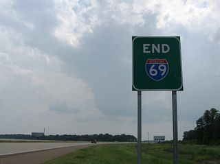 The end sign for Interstate 69 was previously posted just ahead of the freeway end where MS 713 intersects Old Highway 304. It was eventually relocated to a point just north of the Tunica County line sign.