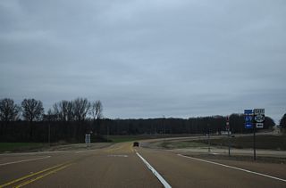 Tunica Road south at the rural diamond interchange with I-69/MS 304 in northwest Hernando.