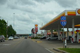 A parclo A2 interchange joins Chantilly Street with Interstate 59 and U.S. 84 west .