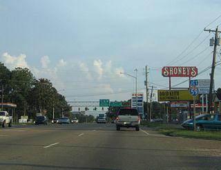 U.S. 84/MS 15 (S 16th Avenue) enter a three quarter cloverleaf interchange with Interstate 59 south after the signalized intersection with Jefferson Street.