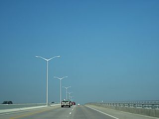 The St. Louis Bay Bridge crests at 85 feet (LaFontaine, 2007a).