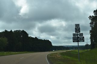 Unsigned MS 184 arcs southeast from the town of Meadville into the diamond interchange joining U.S. 84 with the west end of U.S. 98.