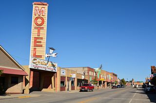 U.S. 2 (Main Street) proceeds west from Montana Avenue into Downtown Shelby.