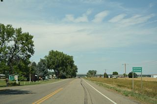 S-311 north reaches the southeast corner of the Hysham town limits ahead of 7th Avenue.