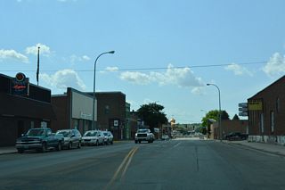 Main Street west at 3rd Avenue E in Valley City.