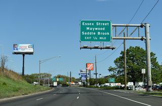 Route 17 north enters the borough of Lodi ahead of the exit for Essex Street (CR 7) and Maywood Avenue (CR 59).