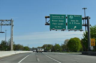 A loop ramps joins Route 17 north with the service road along Route 4 west ahead of IKEA Drive and the entrance ramp for the Garden State Parkway south.