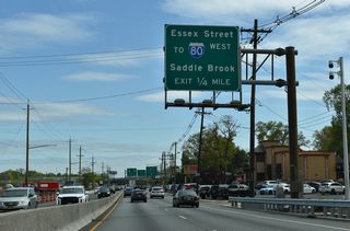 RIRO ramps with Essex Street (CR 56) precede Interstate 80 along Route 17 south at Lodi. There is no direct access to I-80 west from Route 17, instead motorists are routed to the entrance ramp from Riverview Avenue off Essex Street.
