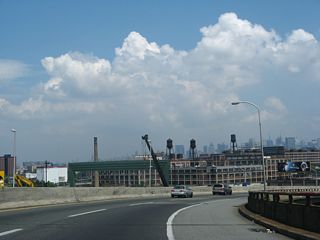 Interstate 78 curves eastward into a wye interchange with the east end of Route 139 ahead of the transition onto 12th Street.