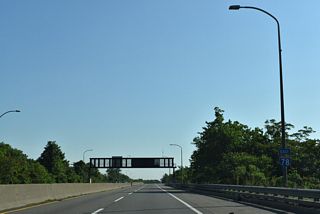 An eastbound Interstate 78 shield assembly posted near the Chapel Avenue underpass by Caven Point.