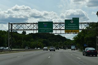 Exit 17 joins Route 31 north ahead of an interchange with Route 173 and CR 626 (Beaver Street). Motorists bound for Route 31 south are directed to U-turn at Route 173 for Flemington.