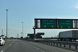 Incoming traffic from Interstate 78 and U.S. 1/9 remains separate from the Turnpike mainline to respective ramps to the West and East Spurs.