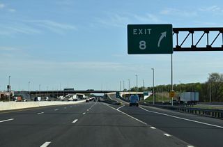 Route 133 encircles Hightstown along a 4.4 mile long freeway from I-95 west to Mercer County Route 571 (Princeton Hightstown Road) at Windsor Center Drive near Locust Corner.