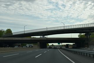 Interstate 95 northbound at the crossover of the Garden State Parkway (upper level) and Middlesex County Route 514 (Main Street).