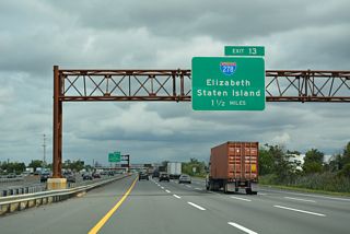 I-95 continues north across the Rahway River into Union County and the city of Linden ahead of Interstate 278 at Elizabeth.